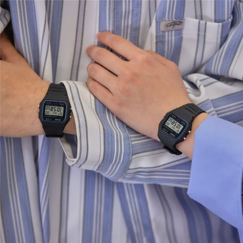 คาสิโอ F-91W-1 นาฬิกาข้อมือทรง - Watch Display Pillow บทวิจารณ์และราคา